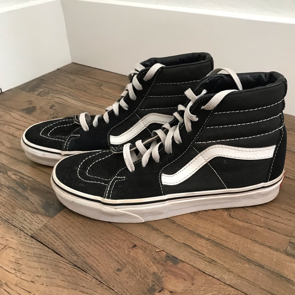 Vans Women’s Classic High Tops size 8 in black